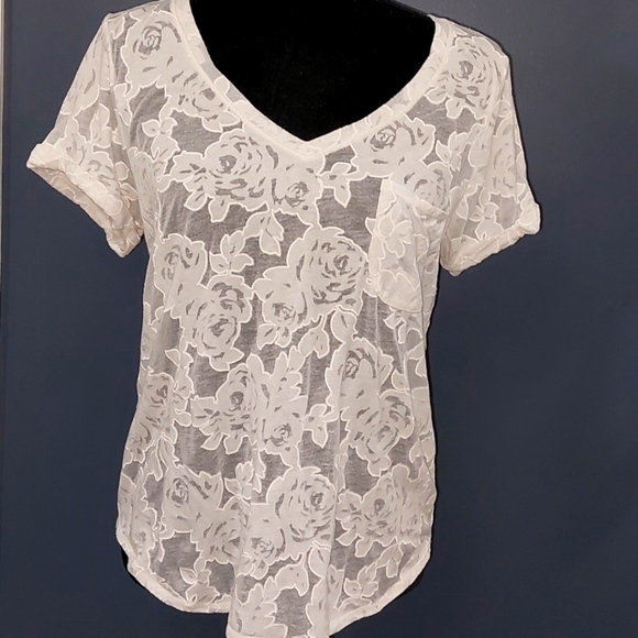 Abercrombie & Fitch Tops - 🚨closet CLEARANCE 🚨Abercrombie & Fitch Lace Tee Shirt